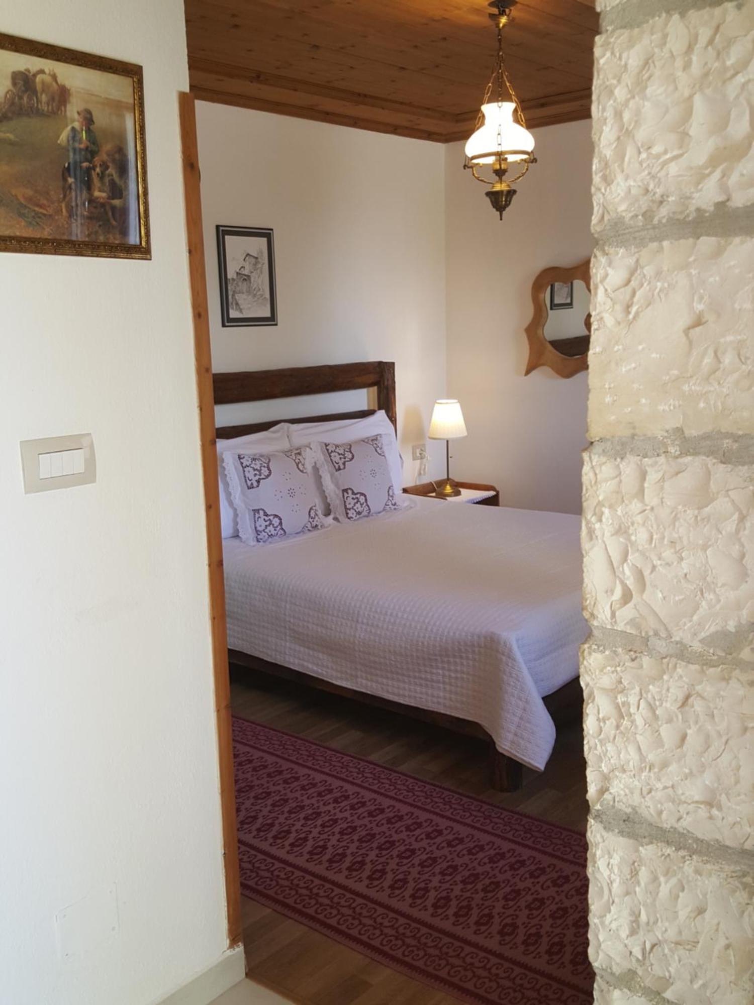 Hotel Gjirokastra 3*